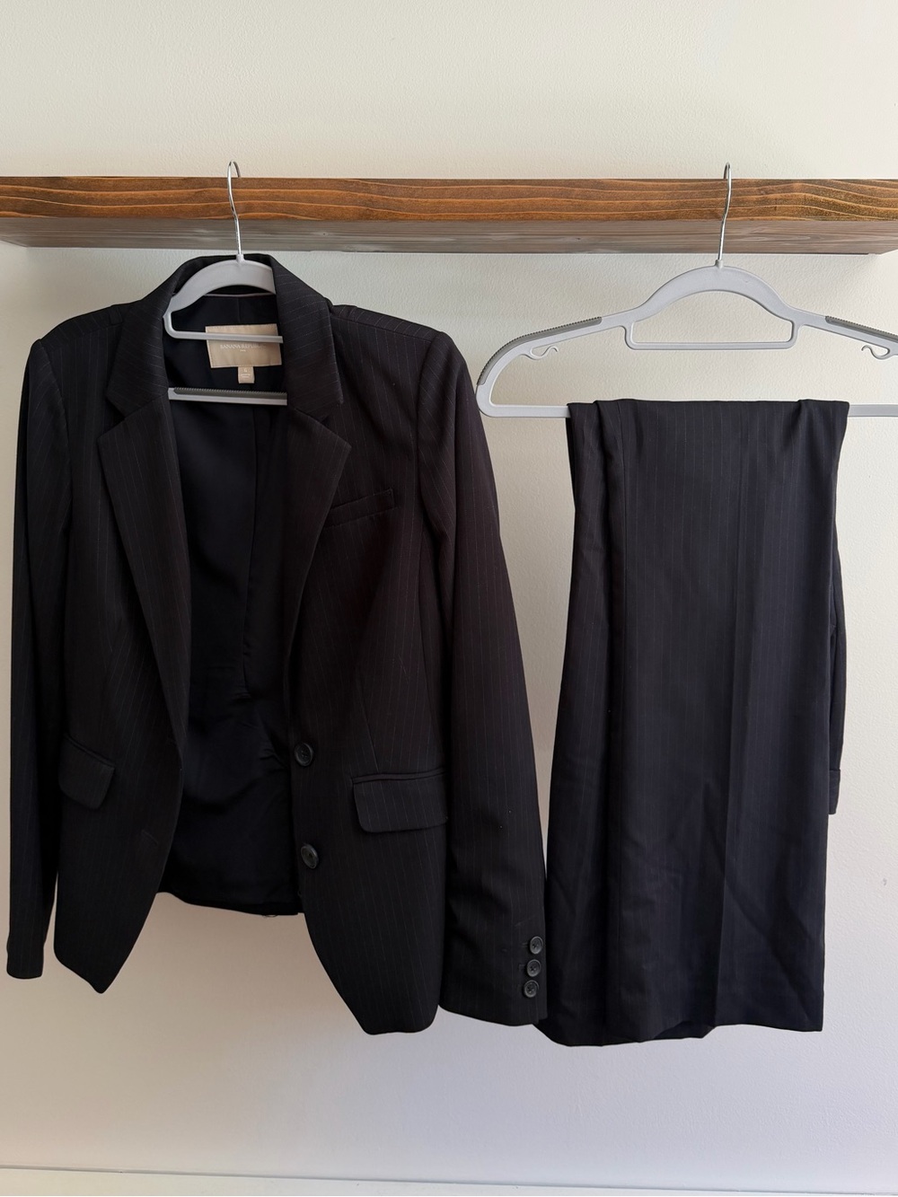 Banana Republic Black Pinstriped Women's Suit Jacket & Pants